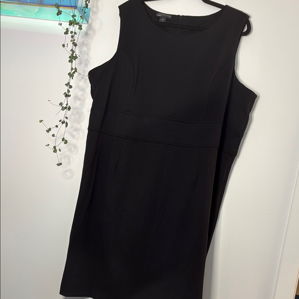 Black Covington scoop neck dress, jersey stretch